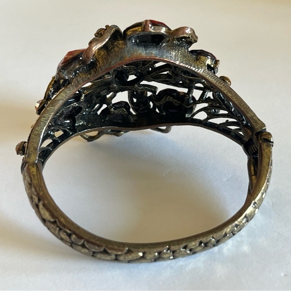 Elegant Women's Floral cuff Bracelet with Amber Accents - Picture 3 of 11